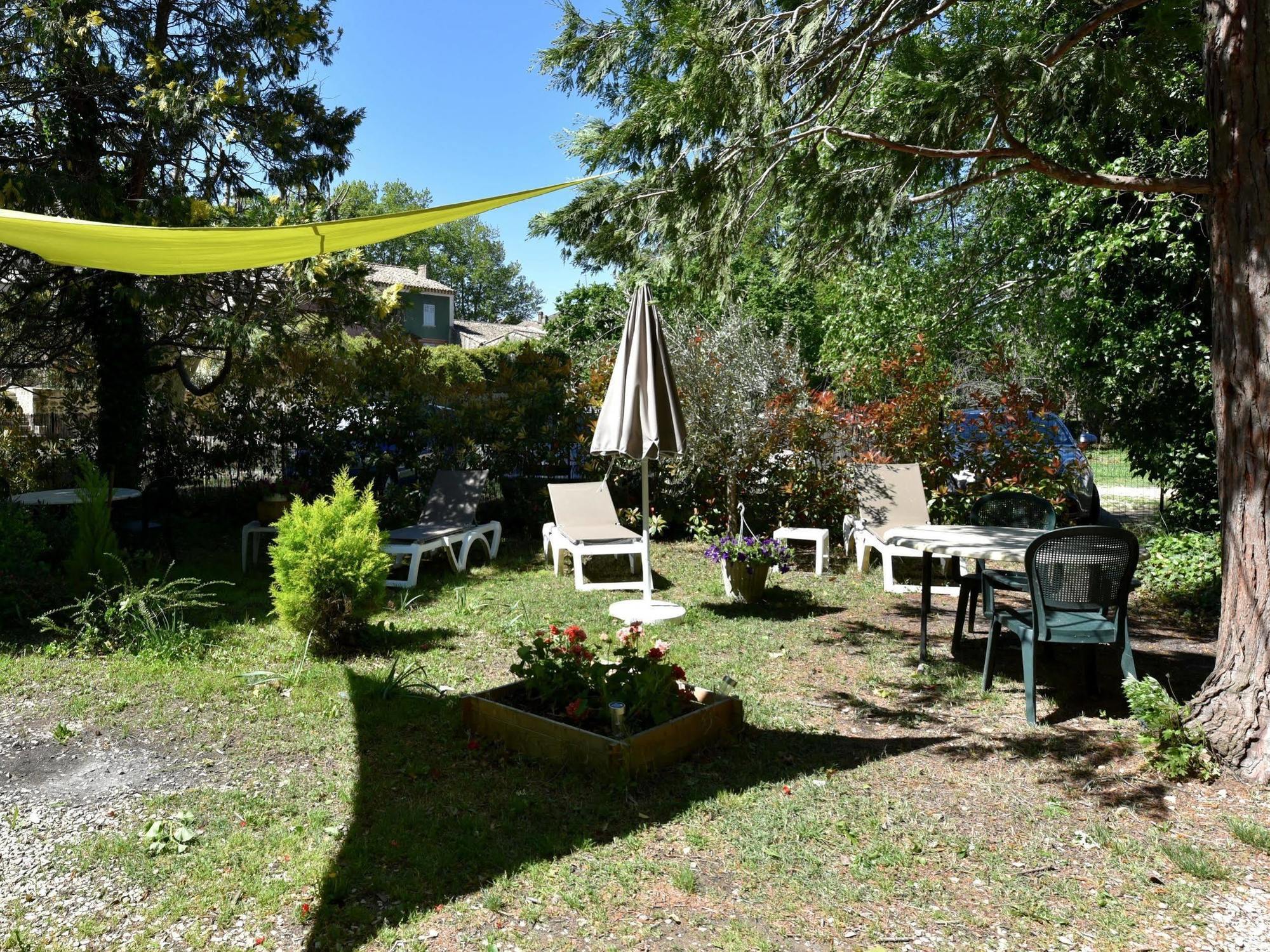 Logis De L'Etang Hotel Cucuron Buitenkant foto