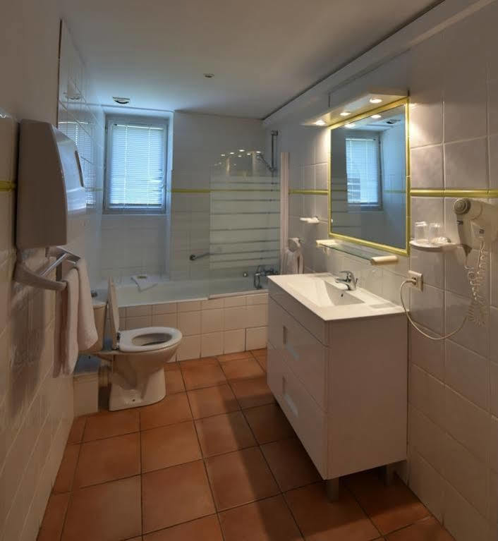 Logis De L'Etang Hotel Cucuron Buitenkant foto