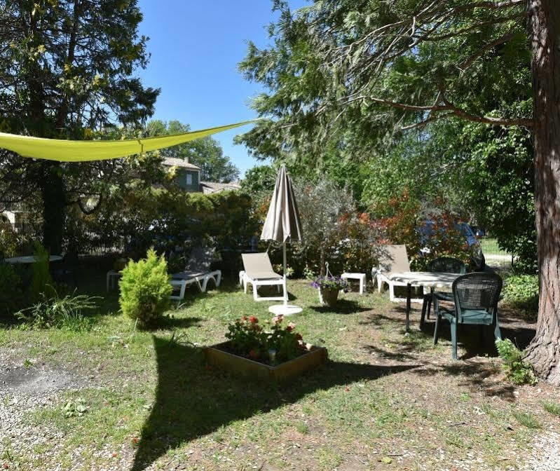 Logis De L'Etang Hotel Cucuron Buitenkant foto